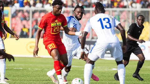 独行侠宣布浓眉伤势恶化，詹姆斯言论透露玄机，湖人暗自窃喜